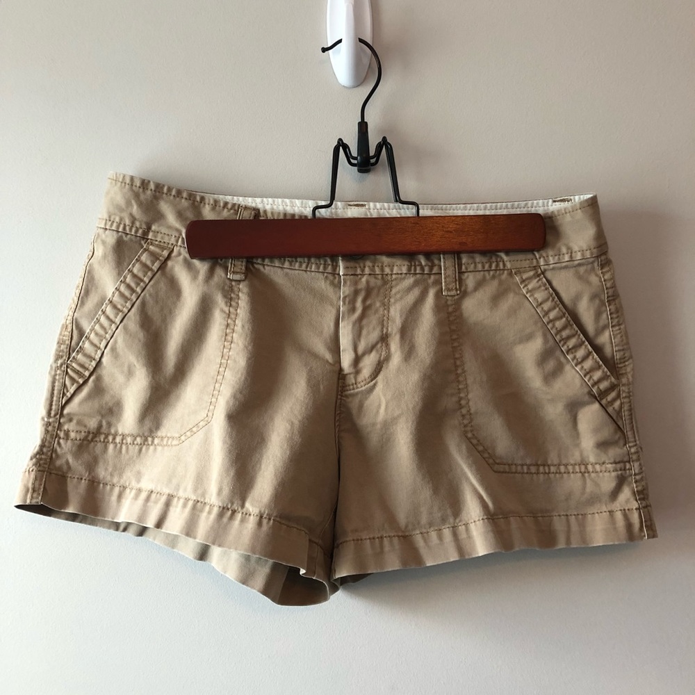 Old Navy Size 6 Low Rise Khaki Short